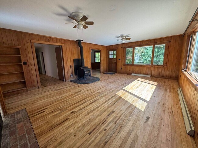 Building Photo - 473 Hapgood Pond Rd