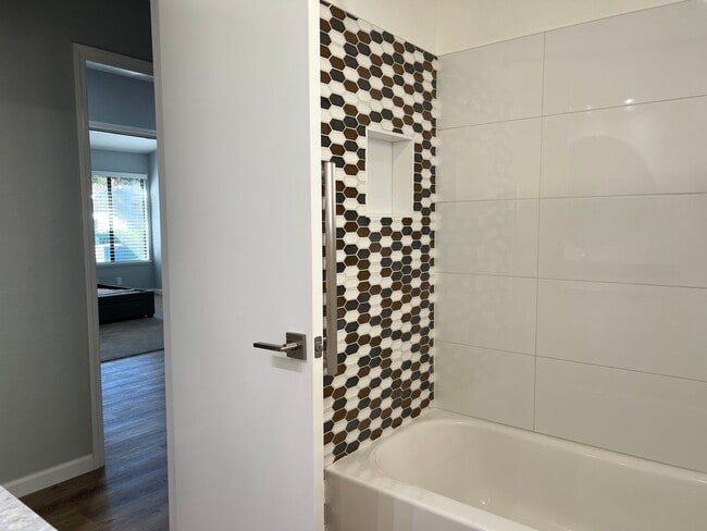 Building Photo - Beautiful 3 Bedroom Home in Roseville