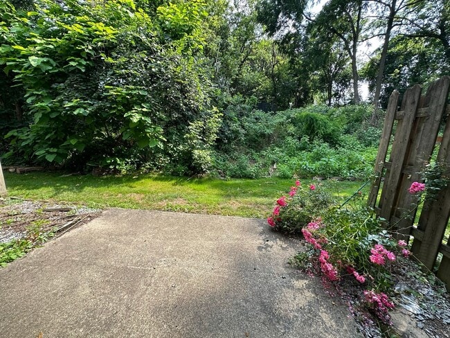 Building Photo - 450 Mower Dr
