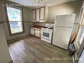 Building Photo - 428-430 Davis St Lee Barton-908