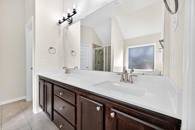 Building Photo - 40519 Goldeneye Pl