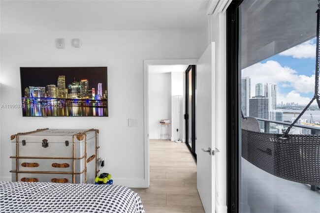 Building Photo - 121 NE 34th St