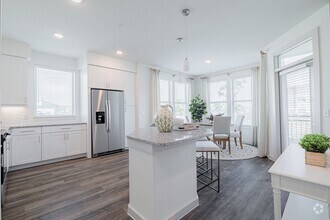 Building Photo - Live Rent-Free for 8 Weeks + Pocket a $500...