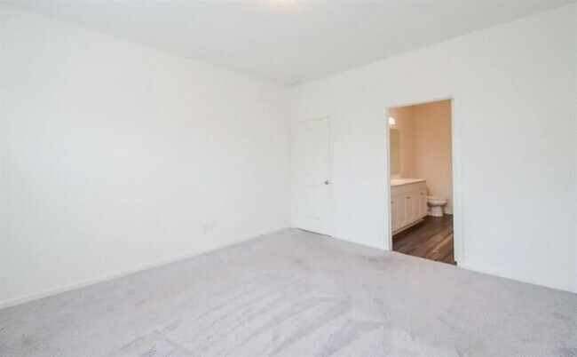 Building Photo - 1000 Lacebark Ln