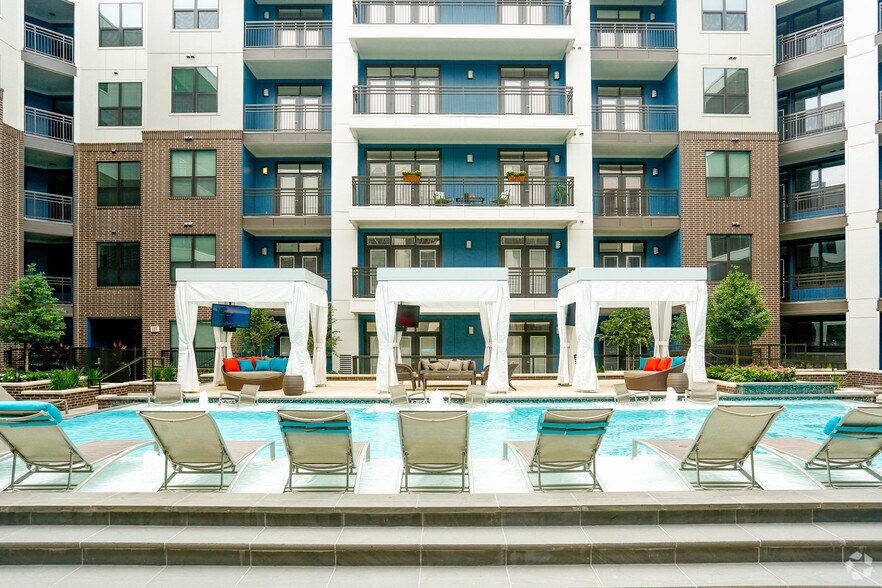 Is it pool time yet? - Midtown Houston Living