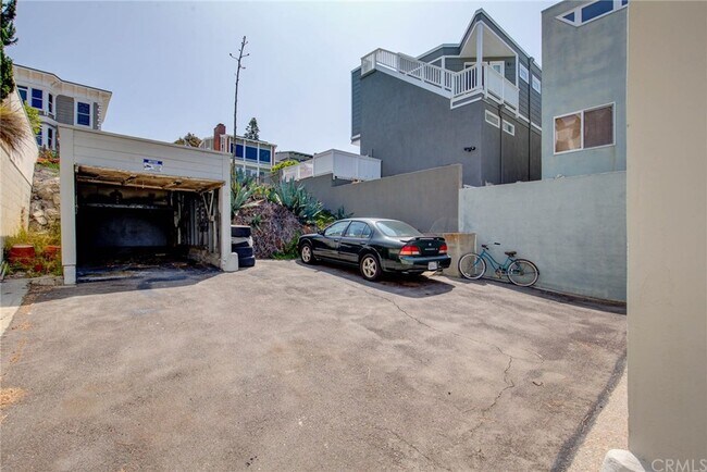 Building Photo - 223 24th St