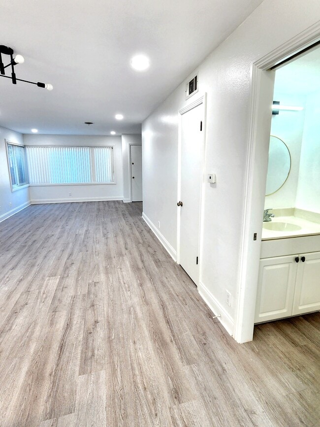 Building Photo - 4804 Del Amo Blvd