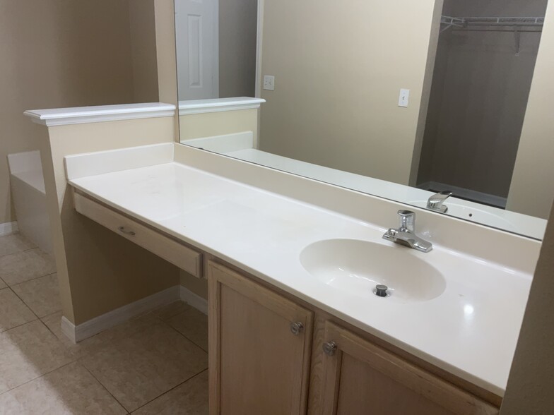 Building Photo - 806 Rocky Mountain Ct