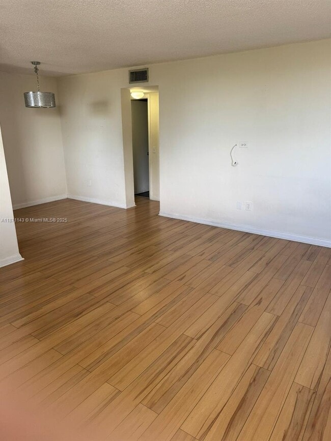 Building Photo - 1801 S Treasure Dr