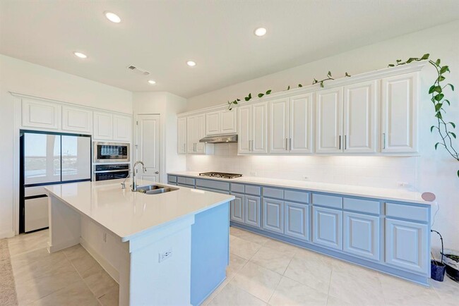 Building Photo - 1405 Golden Celebration Bend