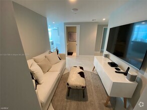 Building Photo - 4 br, 4.5 bath Condo - 650 NE 32nd St Unit...