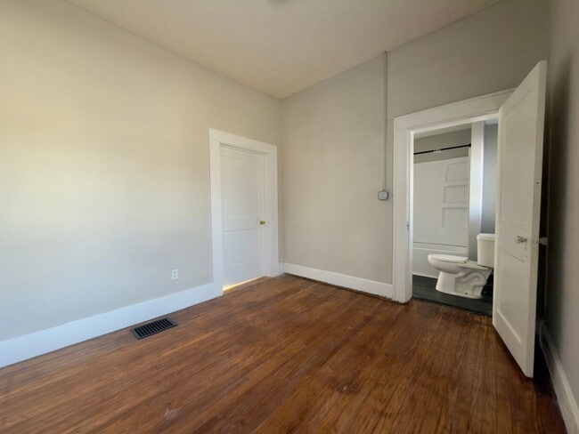 Building Photo - 519 S 8th St