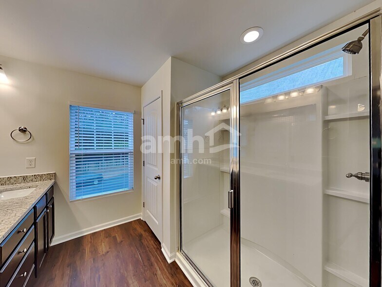 Building Photo - 631 Sunflower Dr