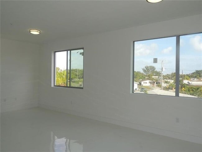 Building Photo - 520 Foster Rd