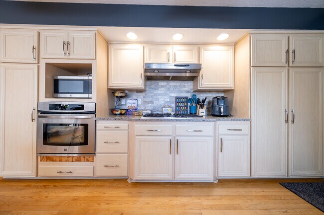 Building Photo - 7801 Noble Ave N