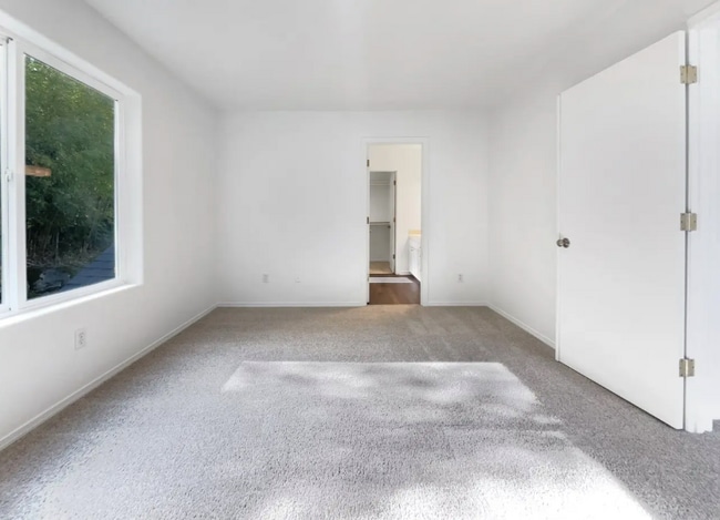 Building Photo - 21730 NE Palisade Pl