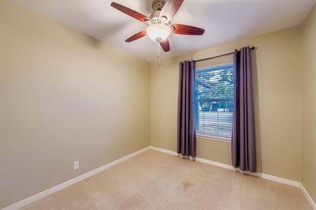 Building Photo - 1215 Speer Ln