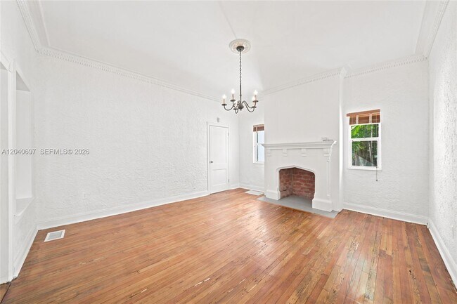 Building Photo - 160 NE 44th St