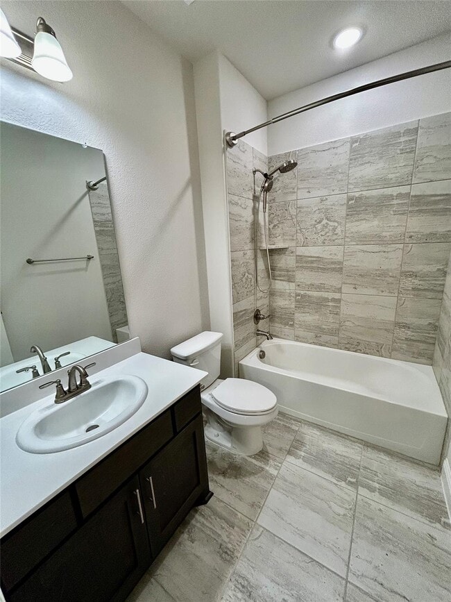 Building Photo - 541 Firethorn Dr