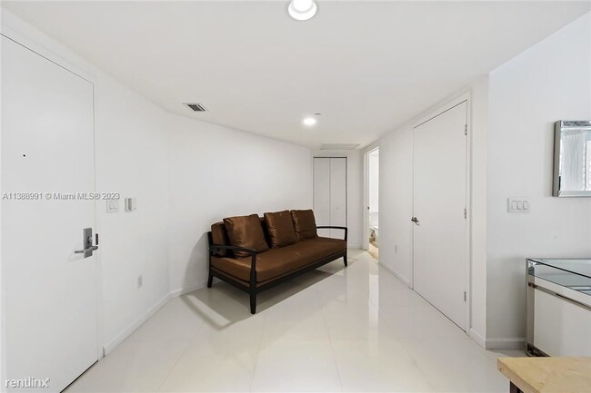 Building Photo - 2 br, 2 bath Condo - 475 Brickell Ave Apt ...