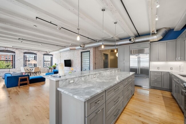 Building Photo - 21 Wormwood St