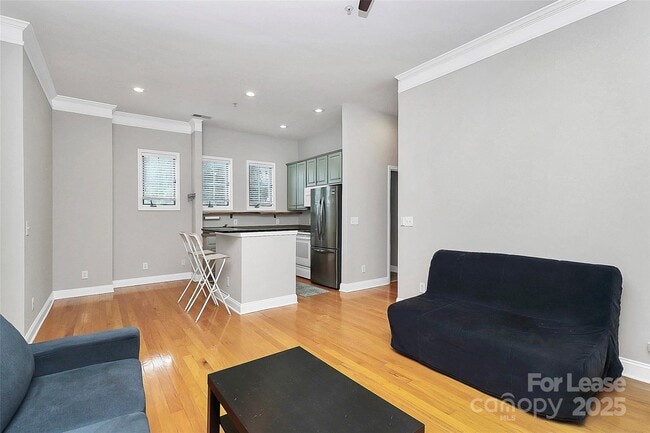 Building Photo - 793 Garden District Dr