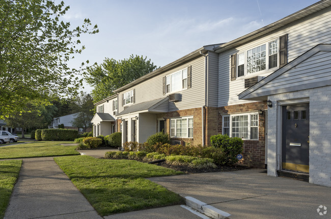 Building Photo - Madison Court Apartments