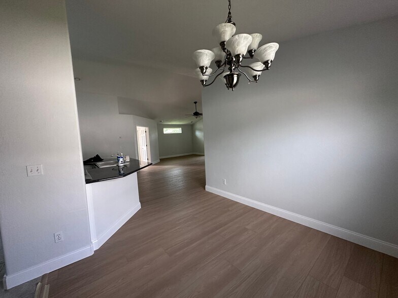 Building Photo - 129 Grey Dapple Way