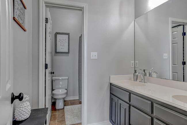 Building Photo - 105 Golden Rd