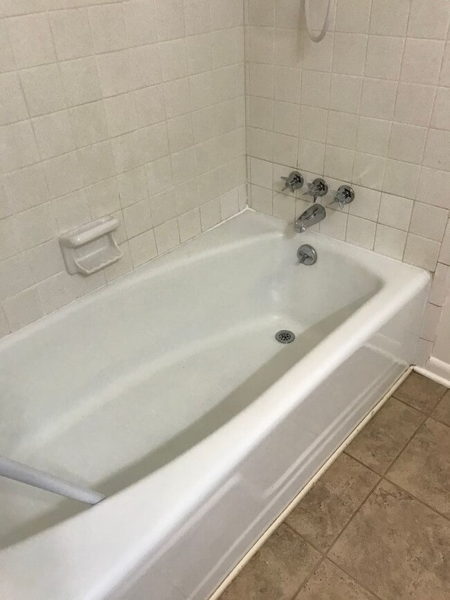 Building Photo - Close to Barksdale Air Force Base... Large yard that backs up to Park!!!