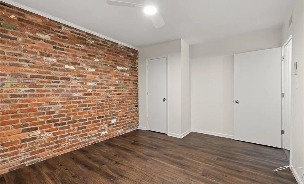 Building Photo - 372 S Cherry St