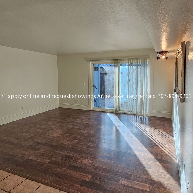 Building Photo - Cloverdale Meadows 2 Bedroom Condo Availab...