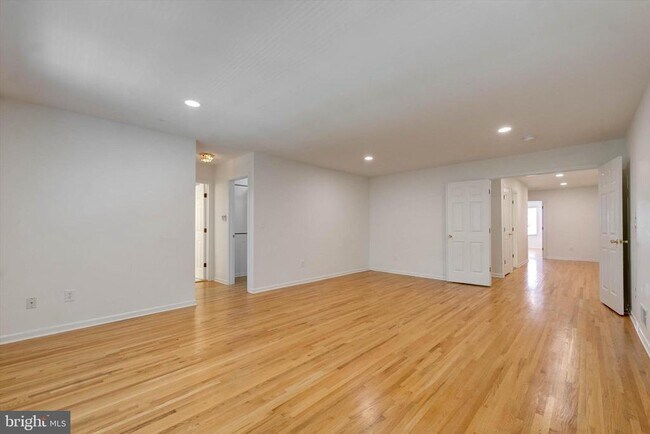 Building Photo - 27 Stonewall Cir