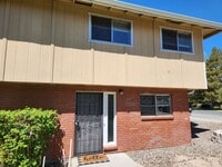 Building Photo - 2 Bedroom Townhouse With Great Freeway Access