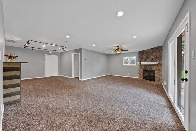 Building Photo - 1103 Wildwood Dr