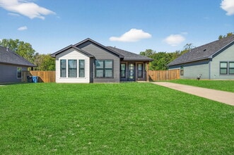 Building Photo - 1425 S 7th Ave