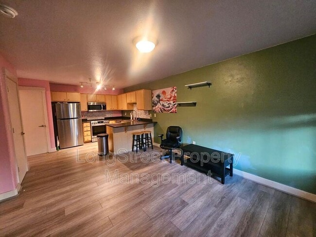 Building Photo - 9837 NE Irving St