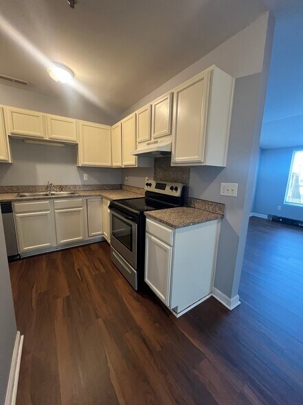 Building Photo - 517 W Market St