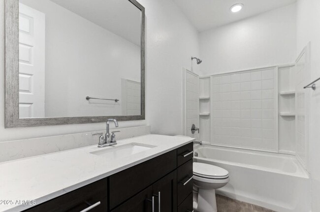 Building Photo - 565 E White Wing Dr