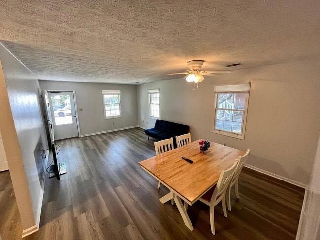 Building Photo - 1086 Duncan Ave