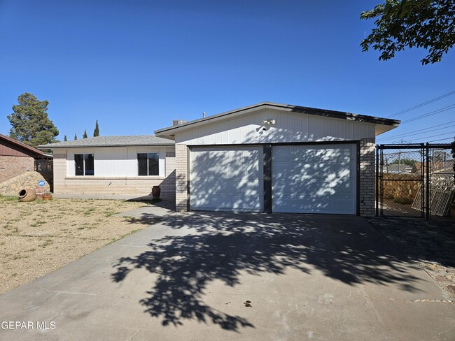 Primary Photo - 2900 Roy Pace Dr
