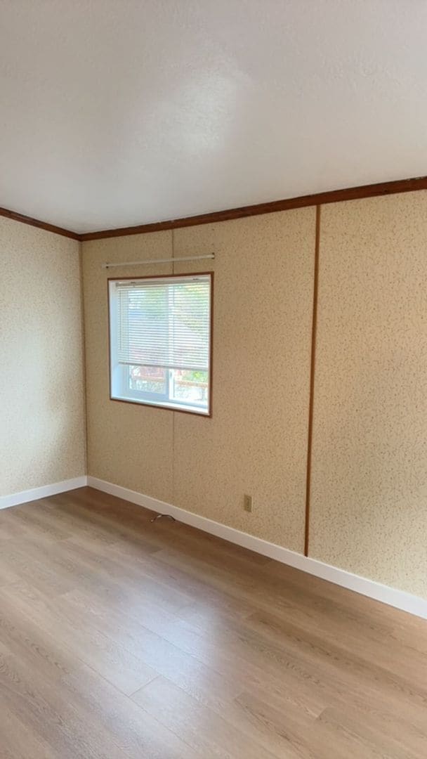 Building Photo - Two Bedroom House