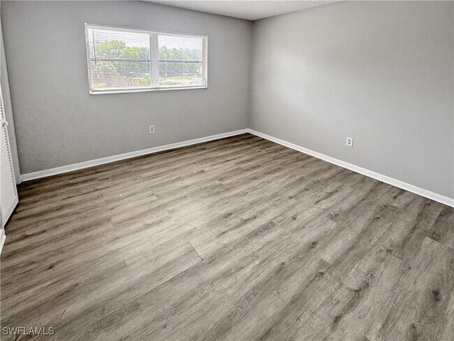 Building Photo - 6635 Warwick Cir