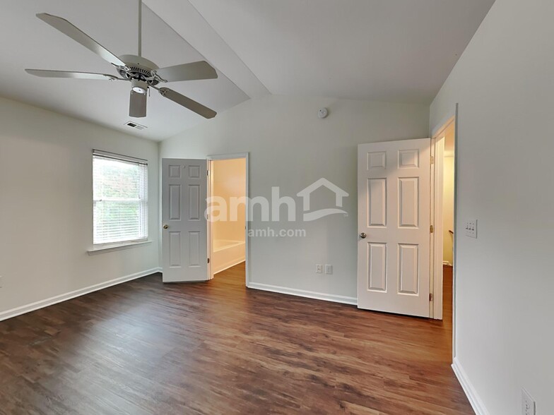 Building Photo - 4401 Cobble Creek Ln