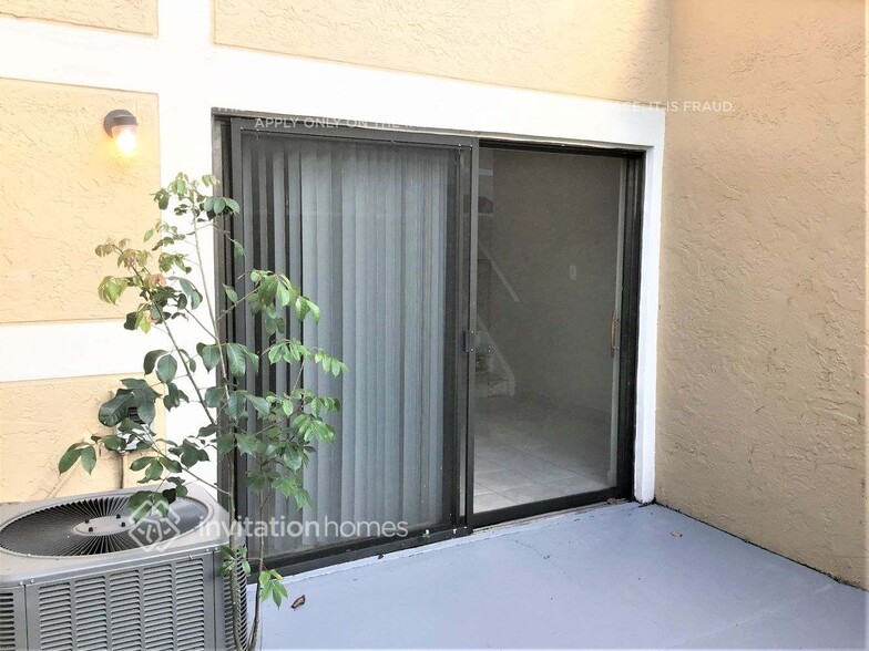Building Photo - 9489 Palm Cir N