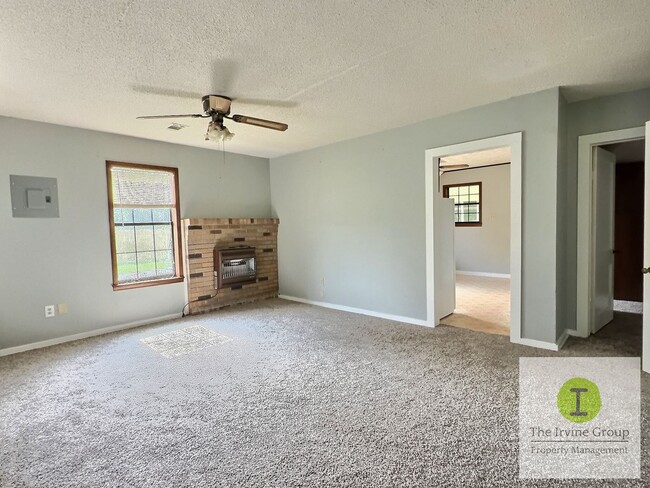 Building Photo - 3 Bed, 2 Full Bath - Country Charm with Modern Updates Near Prattville and Maxwell AFB