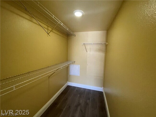 Building Photo - 1150 N Buffalo Dr