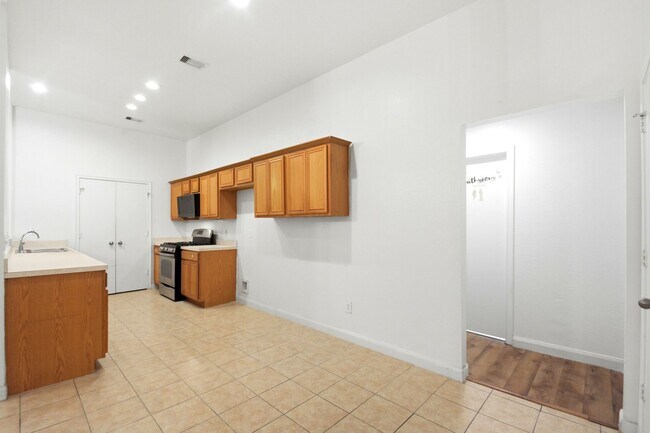Building Photo - 111 Thunder Basin Dr