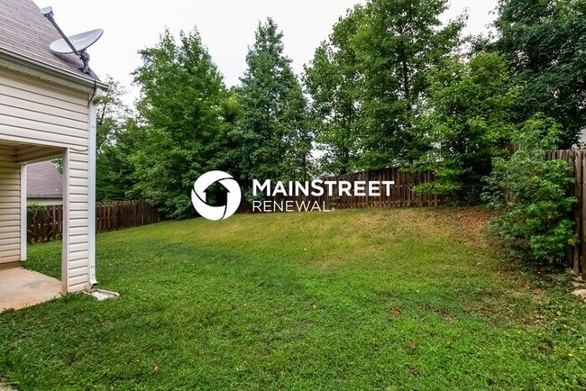 Building Photo - 3 Bedroom Pet-Friendly Home in Charlotte, NC with Main Street Renewal