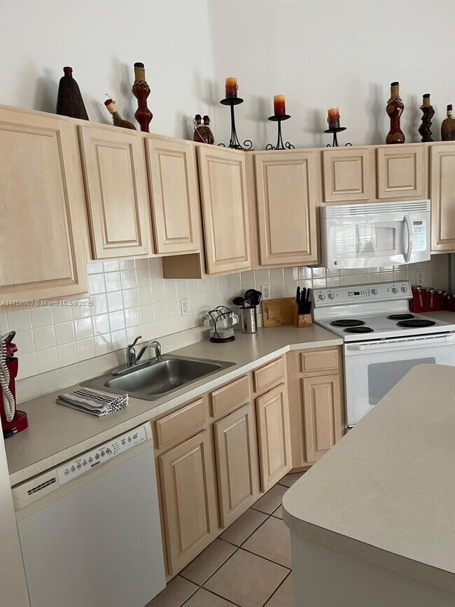 Building Photo - 9840 Perfect Dr